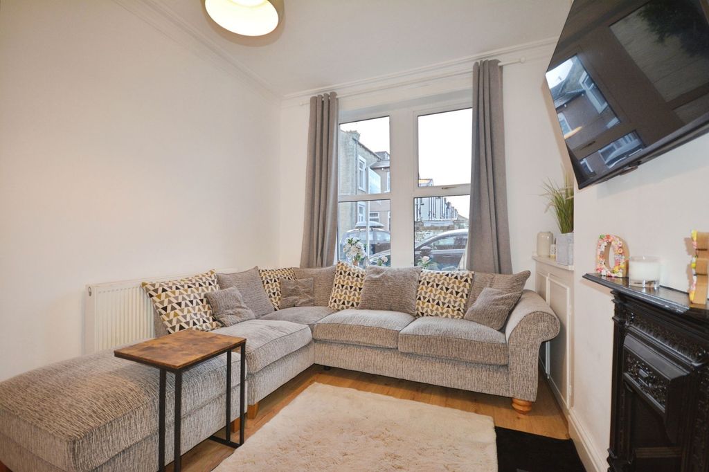 Property photo 3 of 20