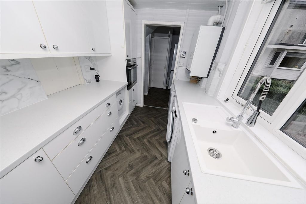 Property photo 3 of 19 C