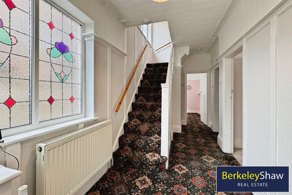 Property photo 3 of 20 Hallway