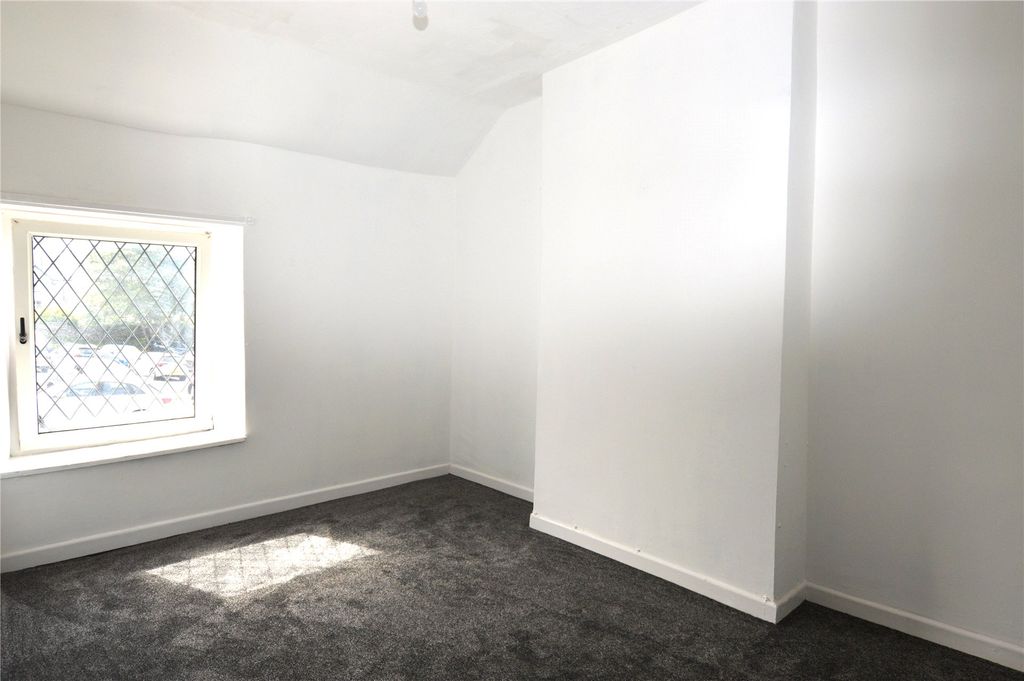 Property photo 3 of 11 Picture No. 12