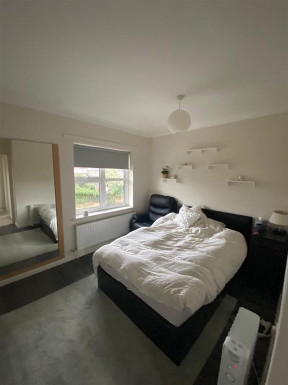 Property photo 2 of 6 Bedroom