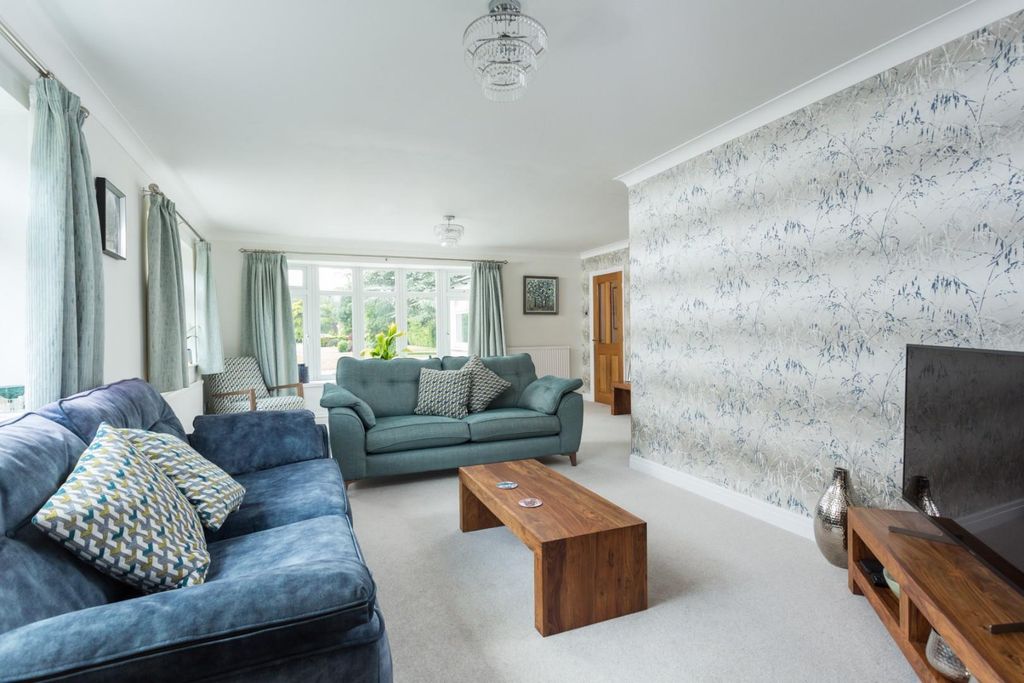 Property photo 2 of 25 Living Room