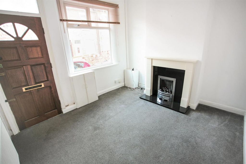Property photo 2 of 8 Sitting Room