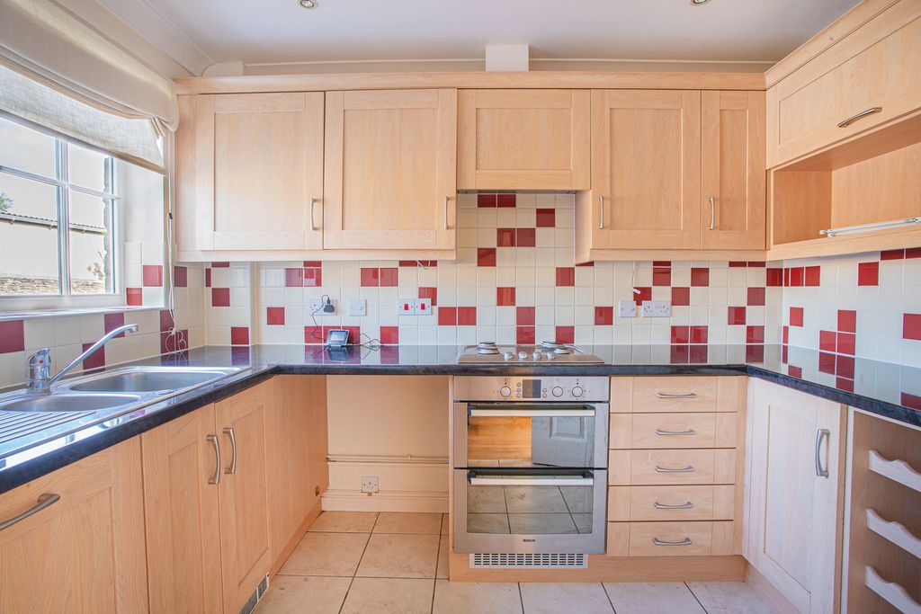 Property photo 3 of 12