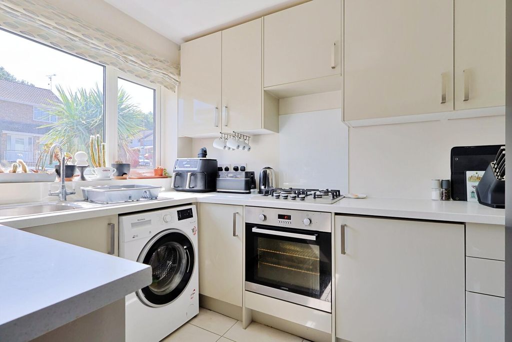 Property photo 2 of 16 Kitchen