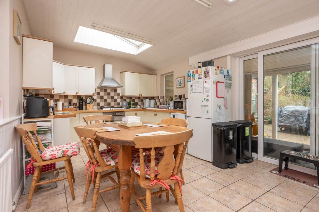 Property photo 2 of 35