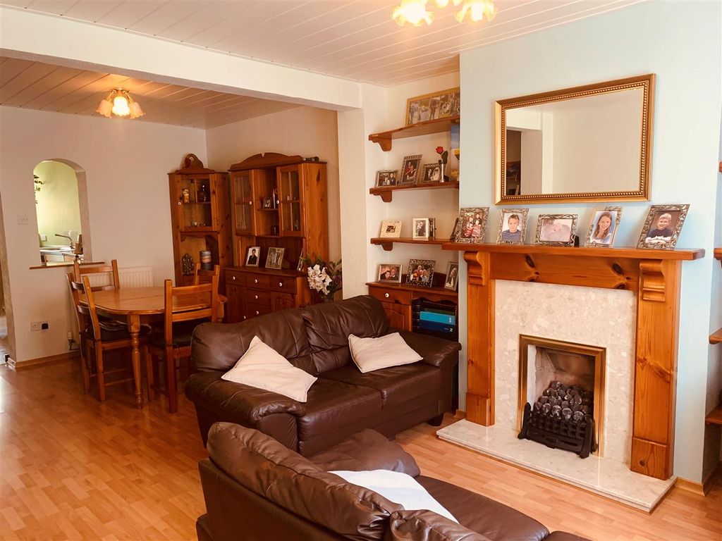 Property photo 3 of 7 Lounge N1.Jpg