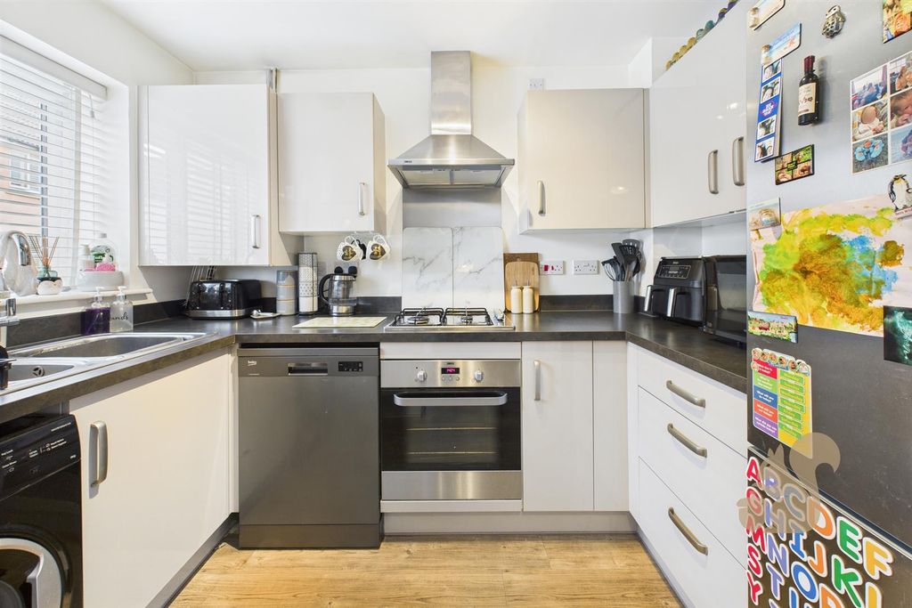 Property photo 2 of 11 Kitchen