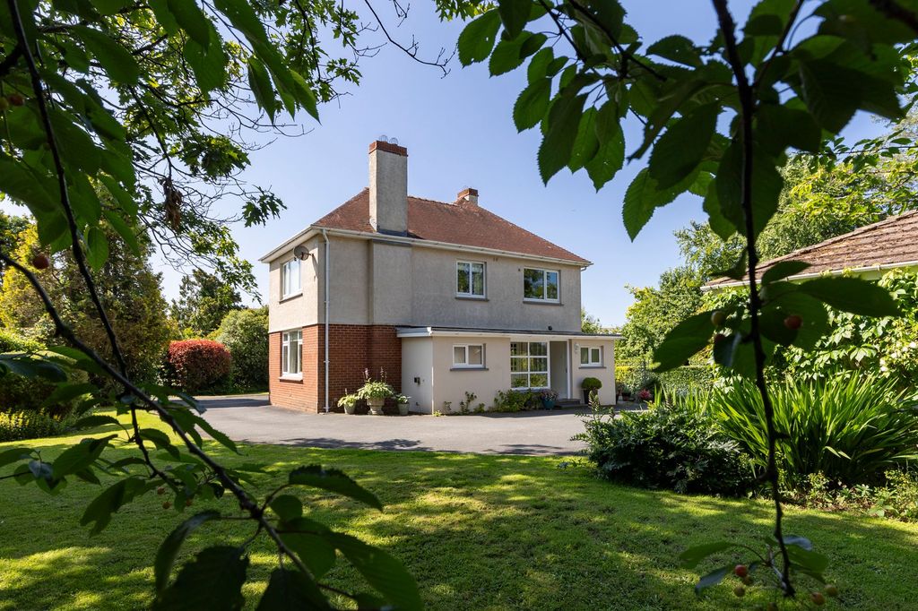 Property photo 2 of 38