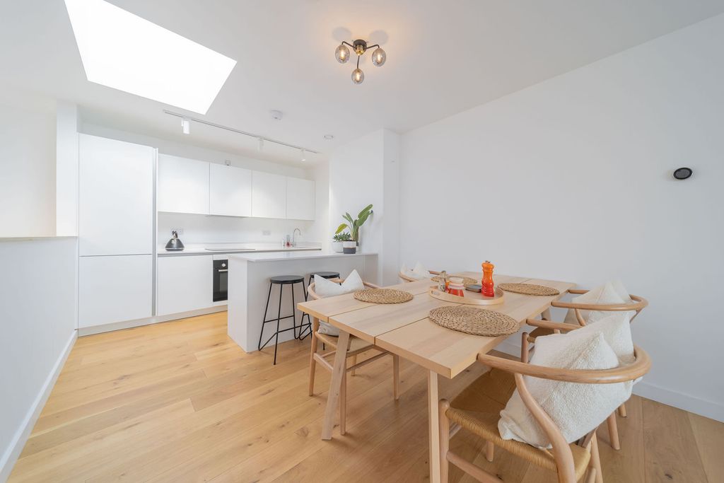 Property photo 3 of 22 Makers0E843748424Makersplace-22.Jpg