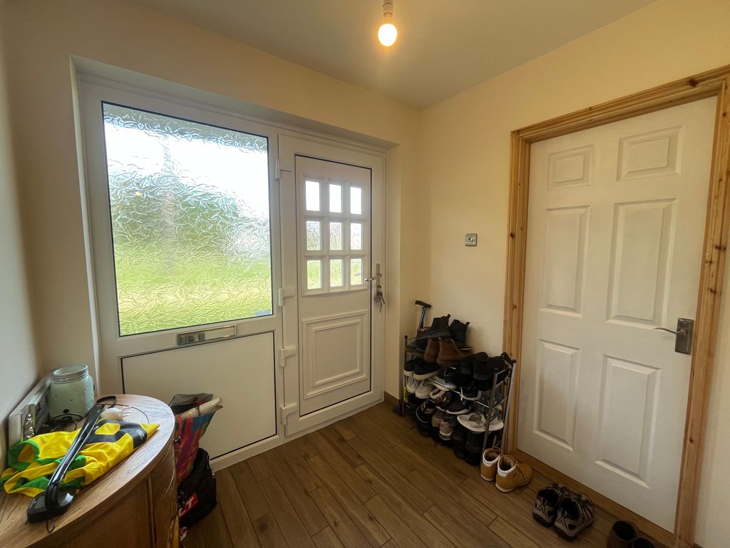 Property photo 2 of 11 Hallway