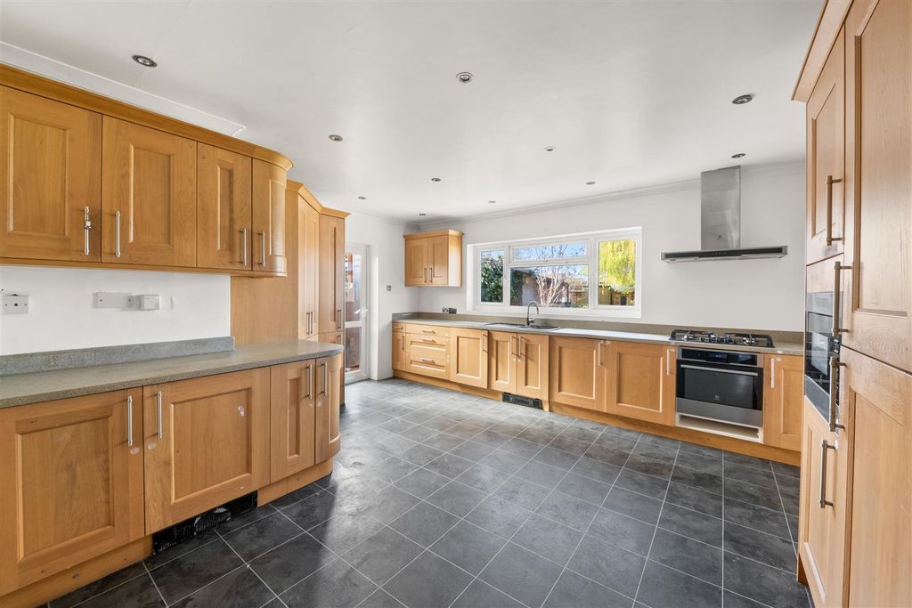 Property photo 2 of 21