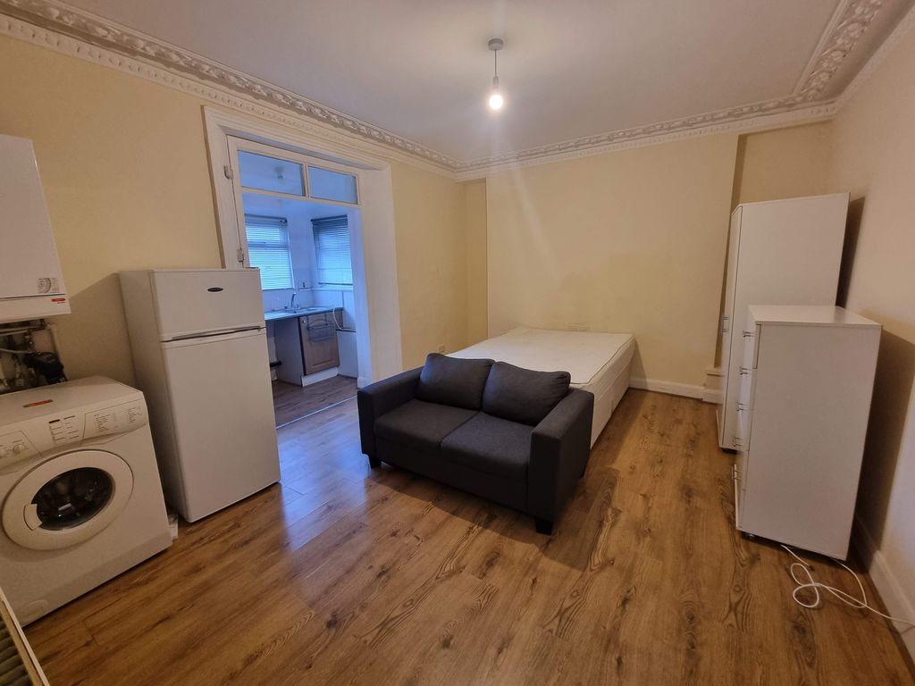 Property photo 1 of 3