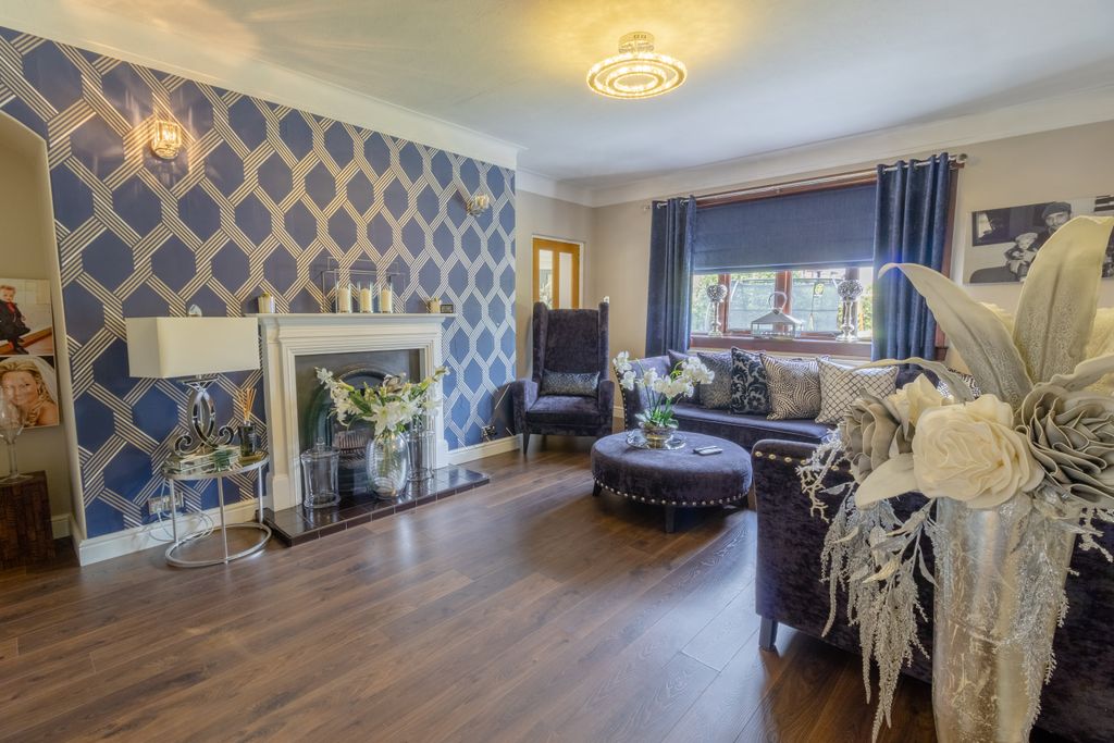 Property photo 2 of 33 Formal Lounge