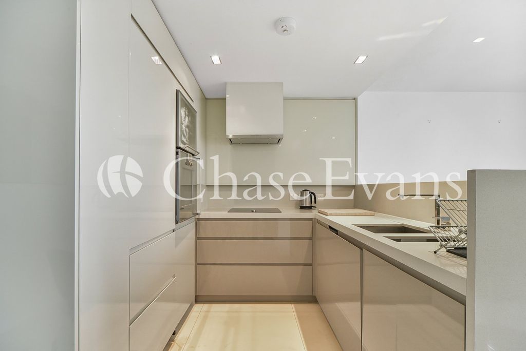 Property photo 2 of 18 Kitchen