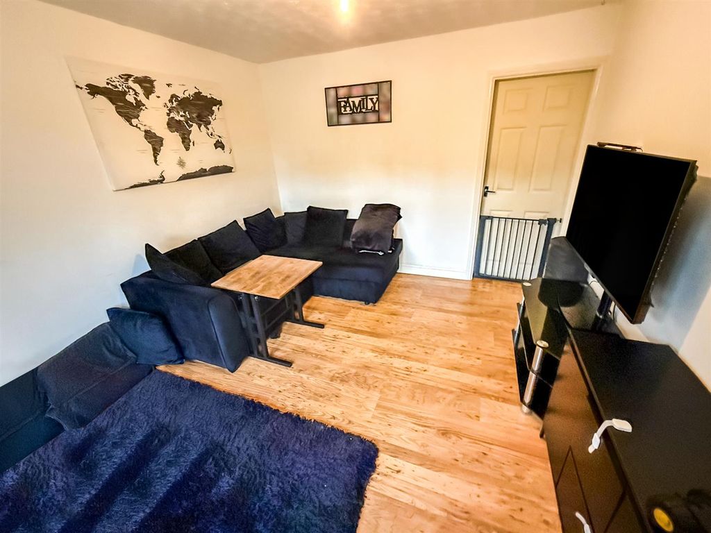 Property photo 2 of 7 Lounge