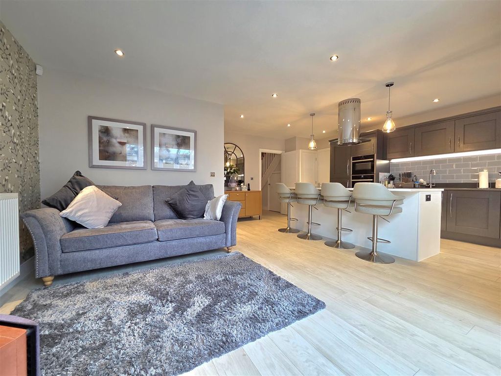 Property photo 3 of 23