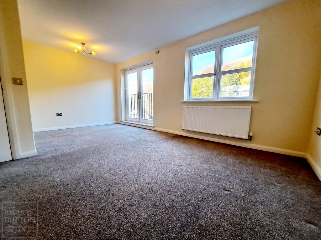 Property photo 2 of 17 Lounge