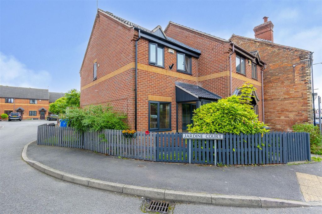 Property photo 1 of 12