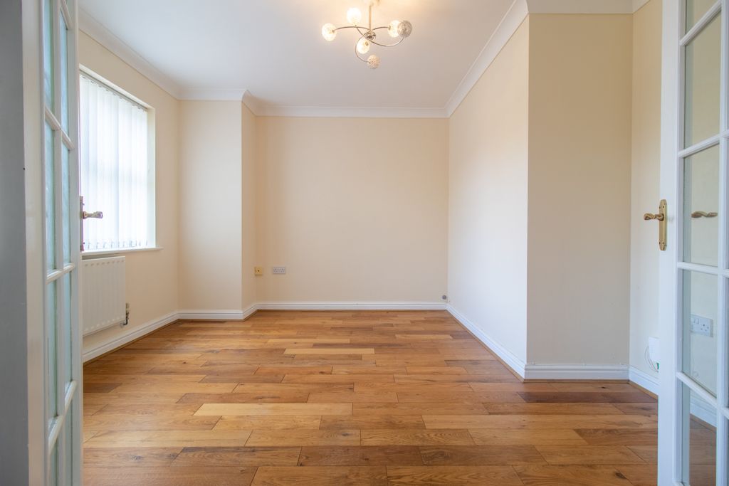 Property photo 3 of 27