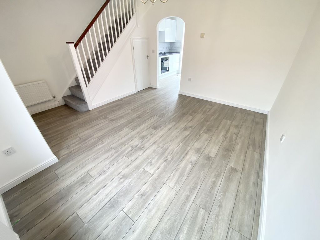 Property photo 2 of 13 Lounge