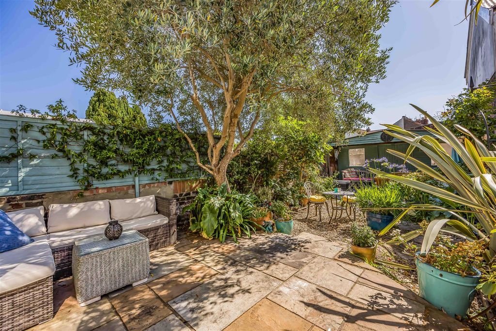 Property photo 2 of 30 14 Francis Avenue, Southsea-Small-Porticomarketing