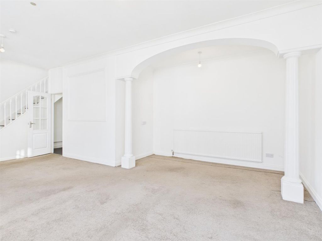 Property photo 3 of 13 Cam01968G0-Pr0224-Still004.Jpg