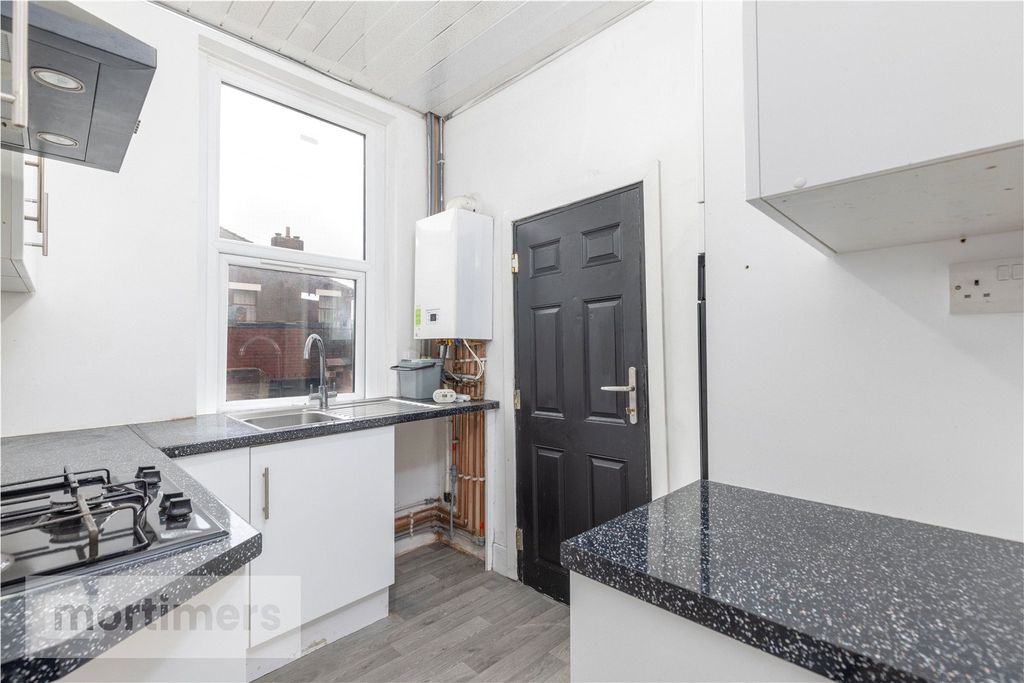 Property photo 3 of 15 Kitchen