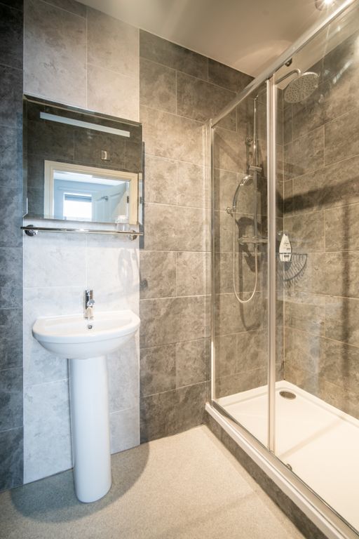 Property photo 3 of 6 R-6 Ensuite