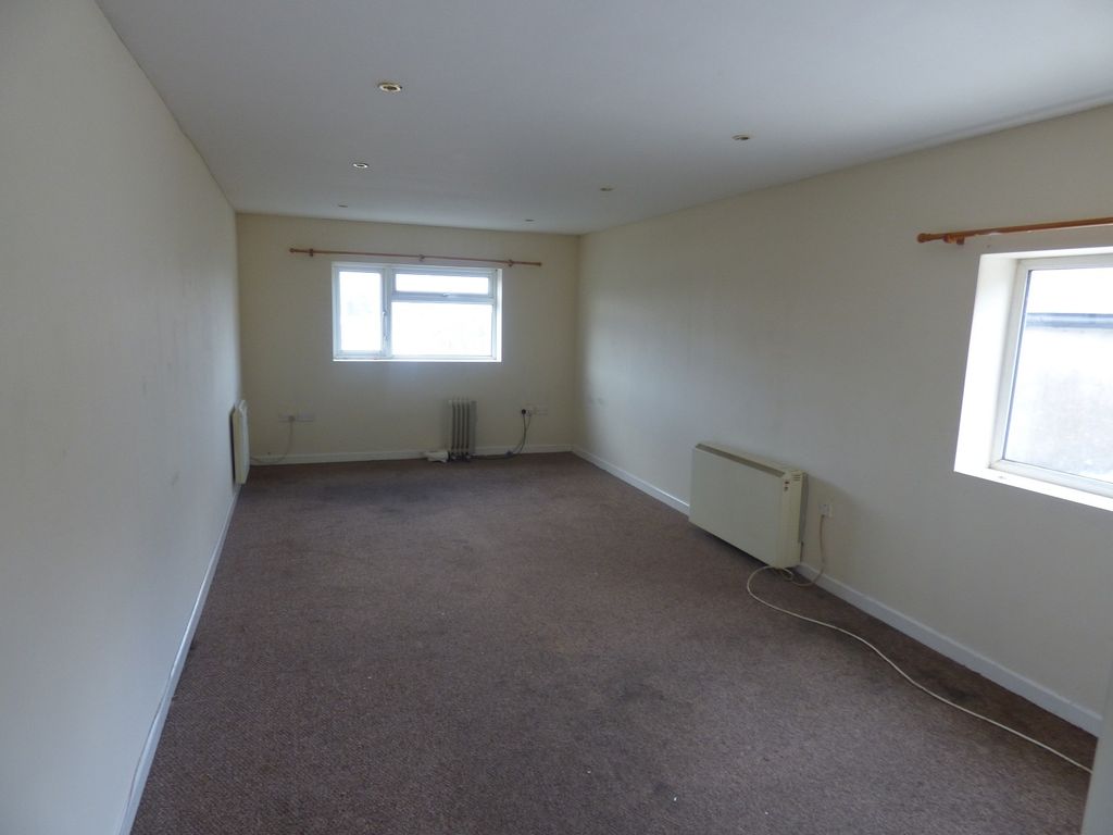 Property photo 2 of 6 Lounge