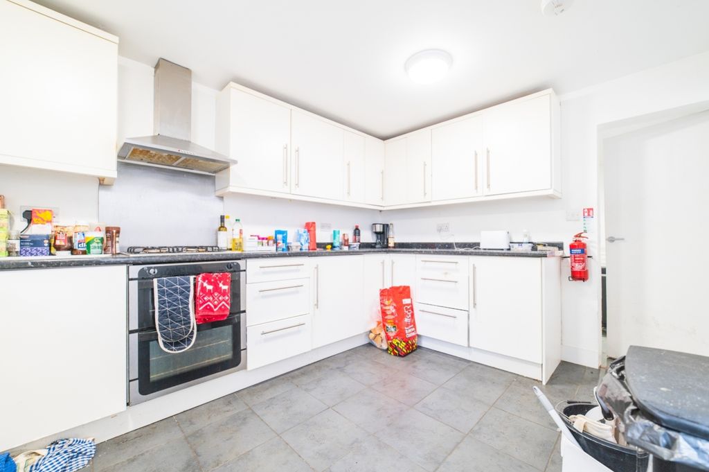 Property photo 2 of 11 Lrg_Call 02920 454555 To Secure Your Viewing_5 (7)