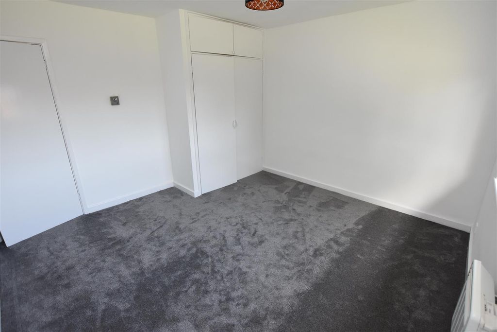 Property photo 1 of 8 Bedroom