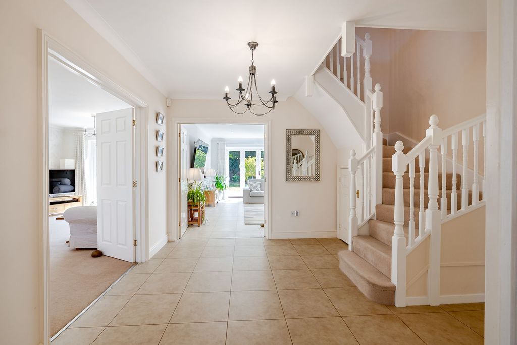 Property photo 2 of 31