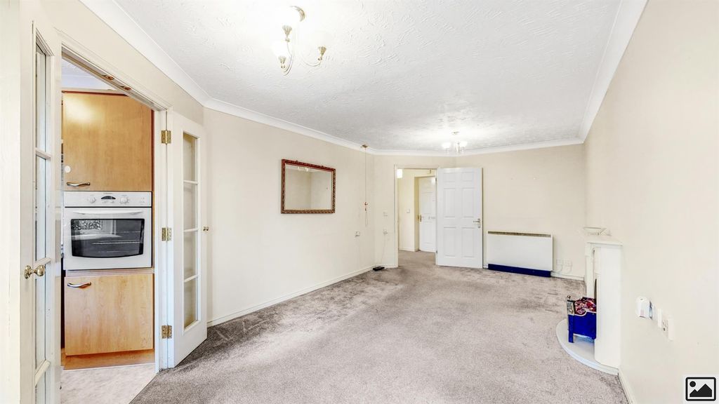 Property photo 2 of 11 Lewington_Court_591_Hertford_Road_En3_5Up_11022021