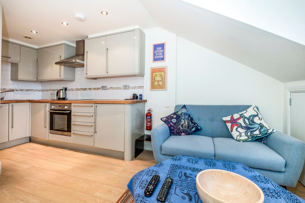 Property photo 2 of 18 Pbox-Img.Jpg