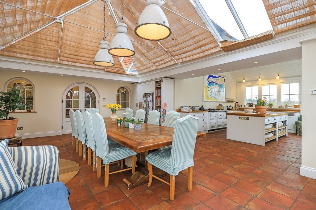 Property photo 2 of 36