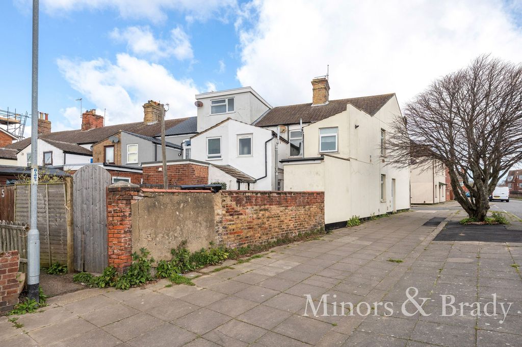 Property photo 3 of 15