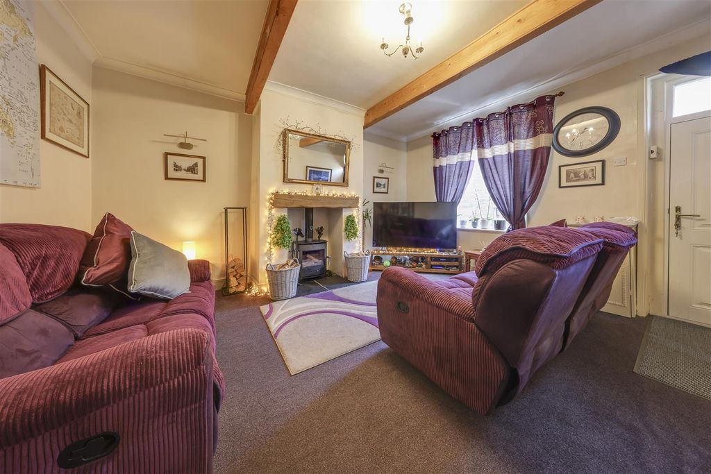 Property photo 1 of 17 Lounge