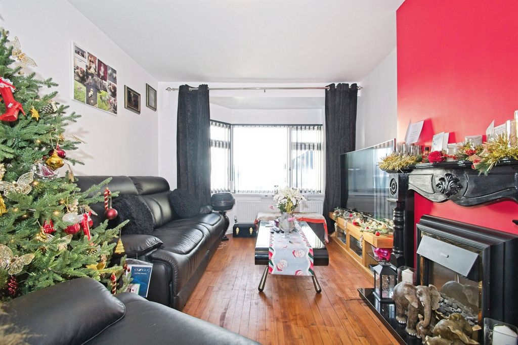 Property photo 3 of 20