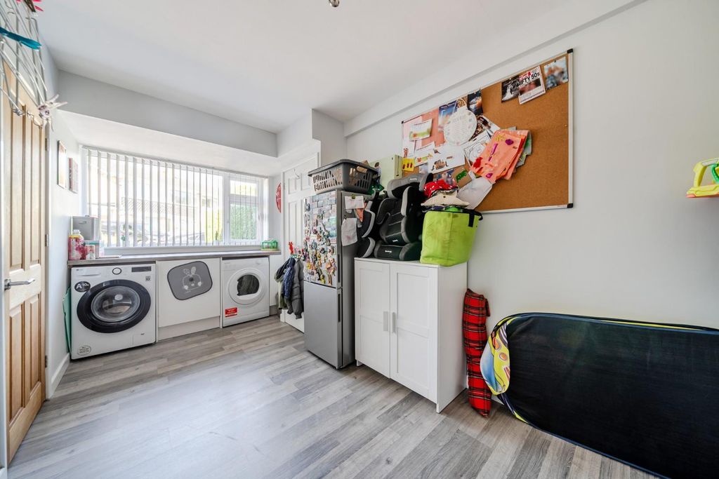 Property photo 2 of 20 1453454-8-69F21Fe4Bdea0.Jpg