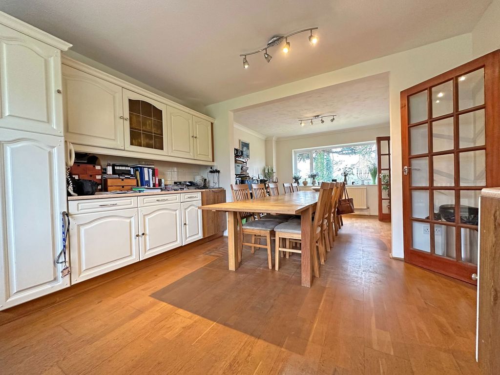 Property photo 2 of 25