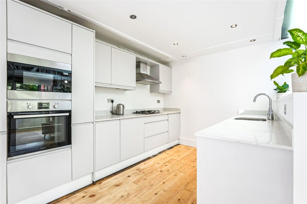 Property photo 2 of 11 Kitchen