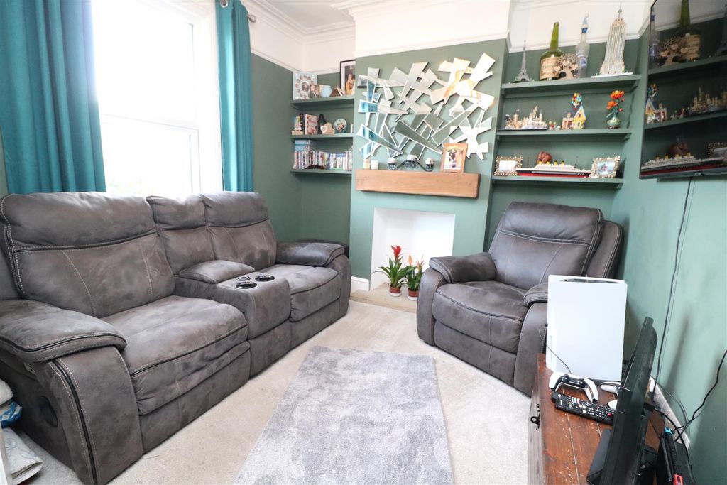 Property photo 2 of 17 Img_6043.Jpg