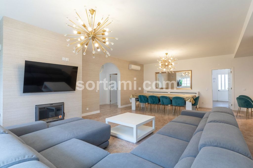 Property photo 2 of 75