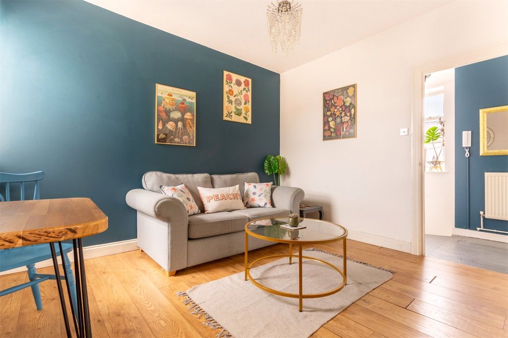 Property photo 3 of 11 Picture No. 12