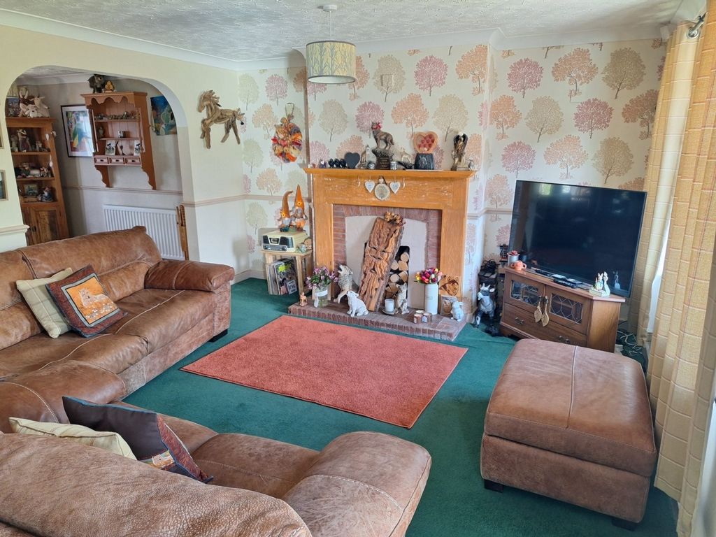 Property photo 3 of 14 Photo 8