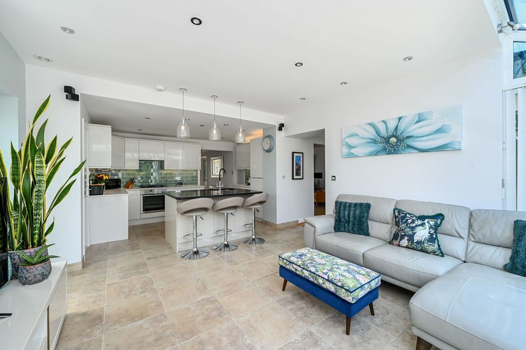 Property photo 1 of 33
