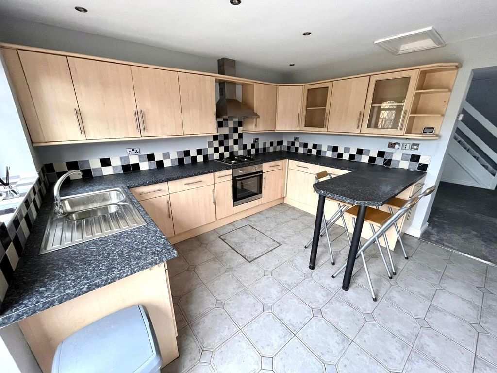 Property photo 3 of 12 Kitchen.Jpeg