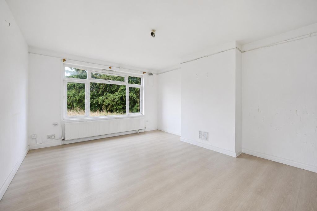 Property photo 2 of 31