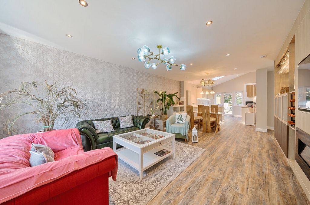 Property photo 3 of 20 19-682322Aad5052-...